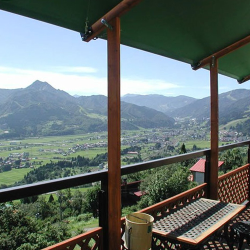 Hill Side Inn Center Club