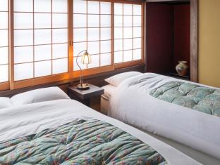Kamiza-an Japanese Modern House in City Center