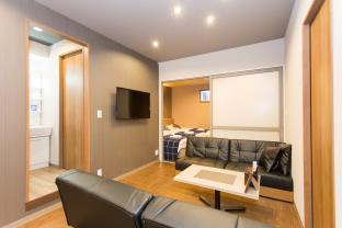 02 Group stay CLASSE New Hostel in Nanba 8p
