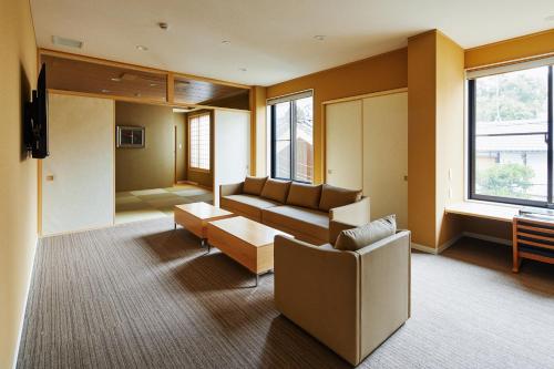 HANARE KYOTO 冷泉の宿 Gion Maisen