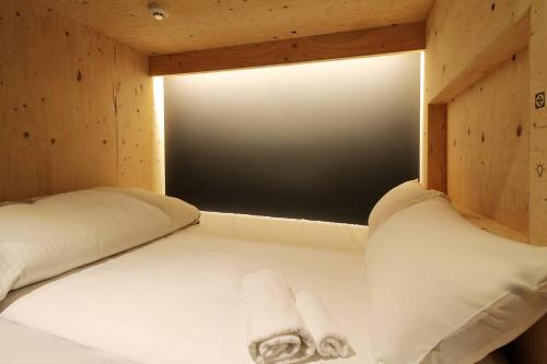 Small Hotel - Hondori shopping arcade (4E)