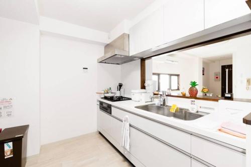 地铁站步行行5分钟，直达难波心斋桥5分钟内，双层超大家庭房，肥后桥高级公寓有电梯 悠悠美宿-云隐