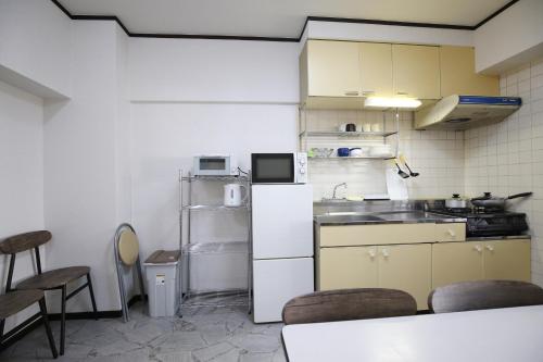 6 people, 2DK, Family room 205