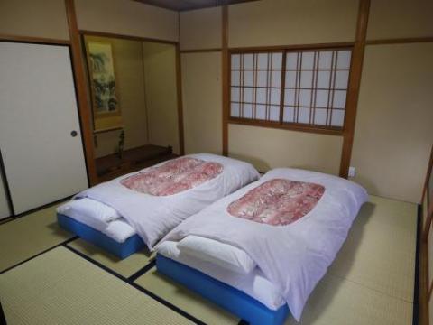 ゲストハウス本三屋