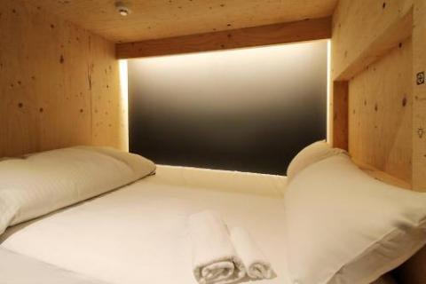 Small Hotel - Hondori shopping arcade (4E)