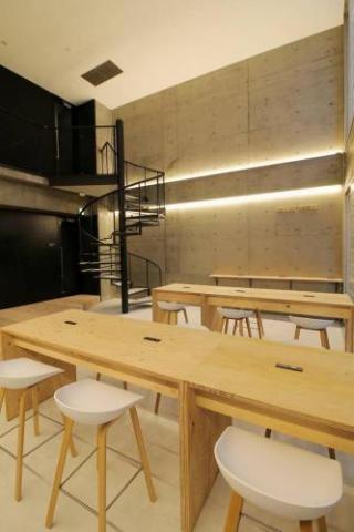 Small Hotel - Hondori shopping arcade (4K)