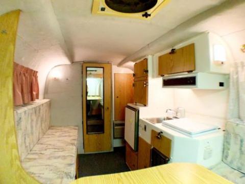 快適なアメリカ製トレーラーハウスで非日常キャンプ